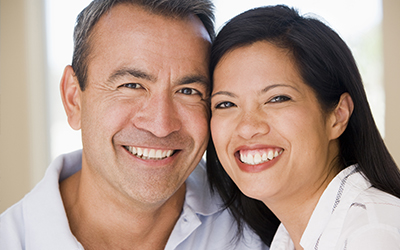 A couple smiling with nice teeth